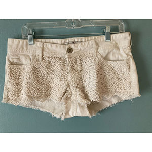 Hollister white crocheted lace cut off jean shorts size 29